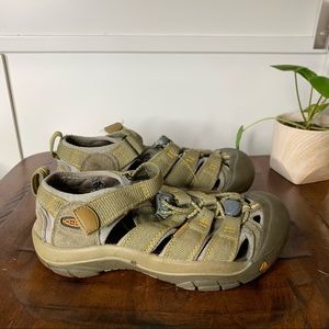 KEEN waterproof sandal